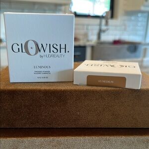 NIB HUDA BEAUTY GloWish Luminous Pressed Powder - 05 Medium